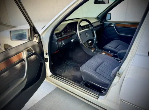 Mercedes-BenzW124 200 TE - — photo 9