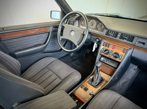 Mercedes-BenzW124 200 TE - — photo 14